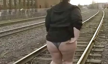 Dvije djevojčice u slutnji udobno su se smjestile u hentai 3d movie samo tanke bisere na snježnobijelom krevetu, gdje se nezasitne mace slatko ližu jedna od druge i s užitkom mokriju vlažne pičke