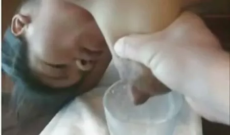 Azijska henati porno mama tušira se
