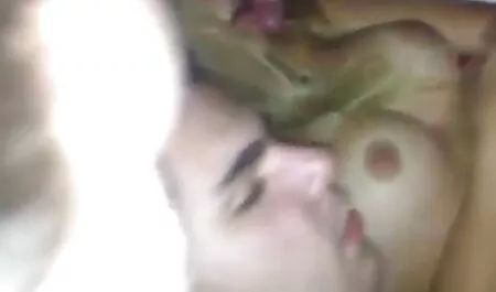 Slatko dijete jebe sa svojim hentsi porno voljenim i strastveno cums