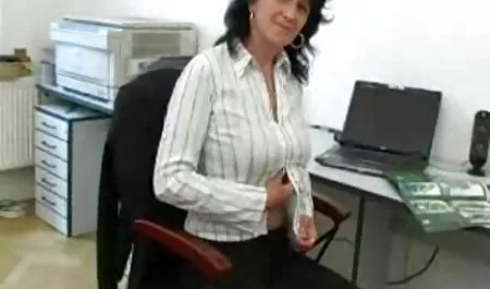 Candy Cole porno x hentai s velikim sisama miluje se kroz gaćice