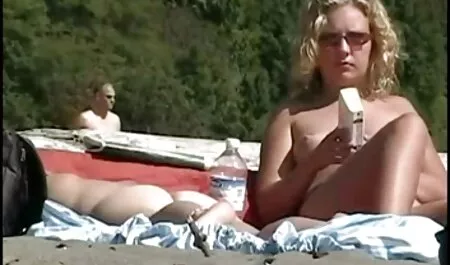 Azijska djevojka miluje svoju anime girl porno macu