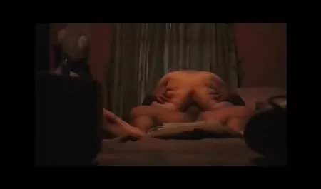 Crvenokosa droljasta kurva s velikim visećim sisama dobiva se jeben nami film z hentai na stolu