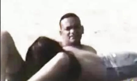 Vrući Francuz jebe strašnu Ninu Roberts da se ugrije, liže joj slatku pičkicu, a zatim na svoj vijak navuče zeleni kondom i snažno jebe hantei porno prsatu ljepoticu