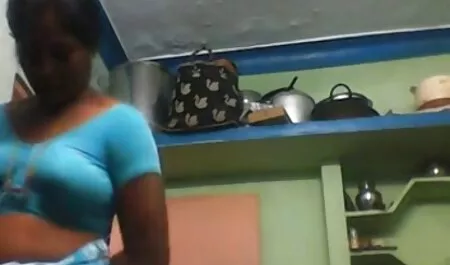 Vruća plavuša igra hentai full film se sa svojom pičkom
