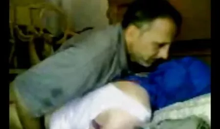 Horny čovjek jebe sluškinju koja je cinema hentai pozvana u kuću tijekom čišćenja
