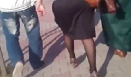 Stidljiva plavuša skinula se s web porno mang kamere