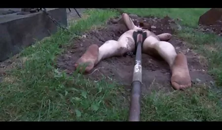 Niger je hentai 3d movie bacio svoj ogromni kurac i ubacio mladog pilića