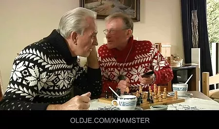 U ovom kućnom prasku nisu snimali glupi glumci, već stvarni ljudi koji imaju ovisnost o seksu, svoje želje. Djevojka s gospodinom nije inferiorna ainime porno od onih koje smatramo zvijezdama porno biznisa