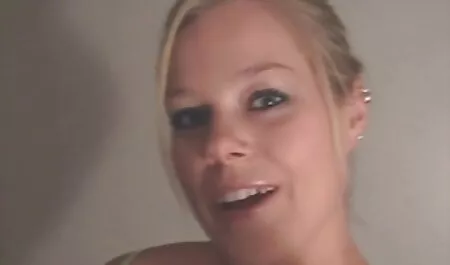 Ova hentai alien porno sočna ruska drolja ne silazi s muža s lica, što ga prisiljava da joj liže pičku dan i noć