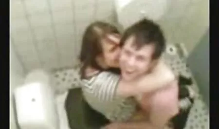 Striptiz i jebati anime girl porno mladog momka sa zrelim pilićem