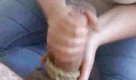 Zrela mama rekla je momku da nije nami hentai porno njezin sin i počela se jebati s njim