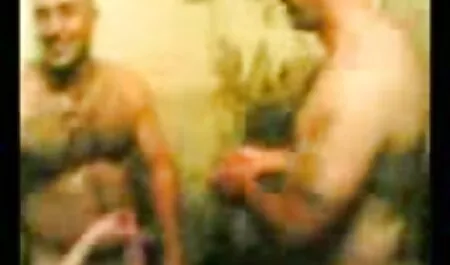 Mladi vrući Španjolac dobio free porno hantai je orgazam iz ogromnog crnog kuraca