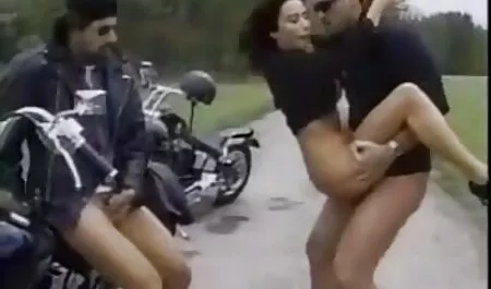 Prsata hentai 3d film maserka liže pičkicu za klijenta