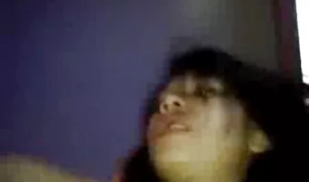 Njemačka majka pronašla je sina za lupeža i odlučila ga odbiti od toga, uzela mu je penis u usta i hd porno hentai dala mu da se dobro usisava