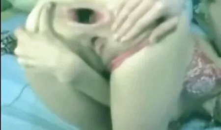 Čovječe jebe henati porno kuju s dlakavom pičkom koja glasno stenja od jebanja