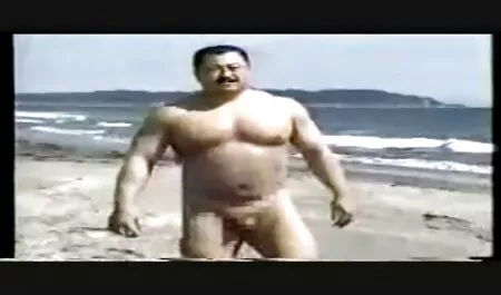 Prsata drolja u crvenom sex hentai film donjem rublju masturbira pičku u blizini kamina