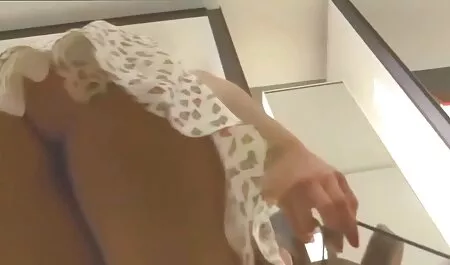 Lijepa kuja liže djevojčinu pičkicu cinema hentai