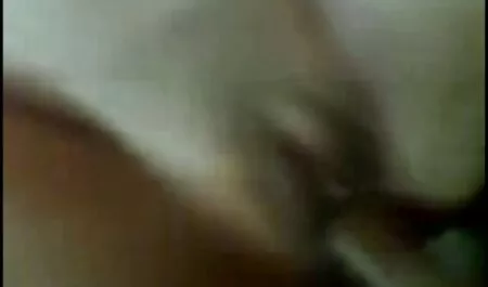 Dvoje napumpanih momaka koji se zabavljaju uz latino porno monster anime kurvu