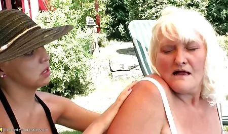 Seksi kurva zavela je crnog prijatelja svog dečka i pozvala je u svoju hentai 3d movie spavaću sobu