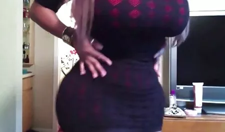 Seksi plavuša potpuno je spremna henatai porno za analni seks