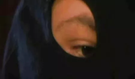 Ebony sex porno hentai gleda kako njezina bijela djevojka jebe kuju