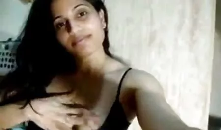 Mlada djevojka iz porno film hentai Azije uzima u usta i stenja pod vibratorom