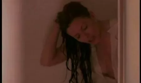 Dvije vruće plavuše koje koriste hentai animation porno seks mašinu i vibratore