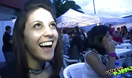Požuda kuji je ušla u hantei porno skladište svog dečka, ali ne znajući kamo bi zaglavila u liftu, gdje ju je u sve pukotine jebao jedan od radnika