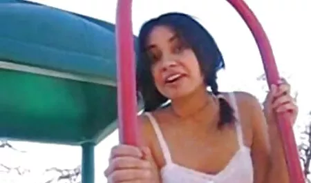 Vruća ebanovina djevojka odlično se zabavila s jebačem video porno henta