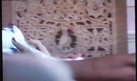 Beba miluje svoju obrijanu pičku porno hentei