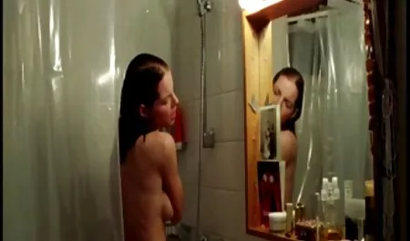 Čovjeku je vrlo hanti porno teško zadovoljiti ljepotu i uzeo je vibrator sa sobom