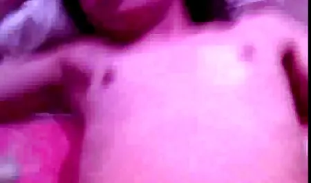 Velika ženska brineta preuzima opterećenje od hentai film sex iskusnog djeteta