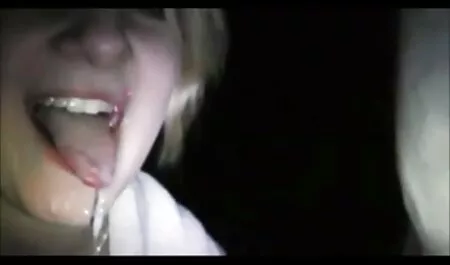 Slatka mala kučka koja hentai 3d movie prstom mazi svoj dildo u kuhinji