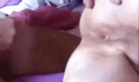 Mlada studentica dovela je dildo sa sobom na sveučilište i, nakon predavanja sama sa svojom djevojkom u učionici, jebala se međusobno ovom debelom porno manga monster igračkom