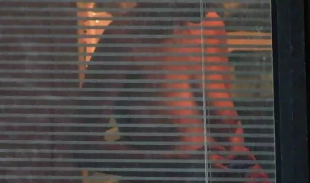 Prekrasna fetišistkinja voli različite privjeske na mački nami hentai porno