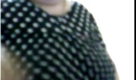 Mlade piliće svi različito miluju glavu člana video pornohentai