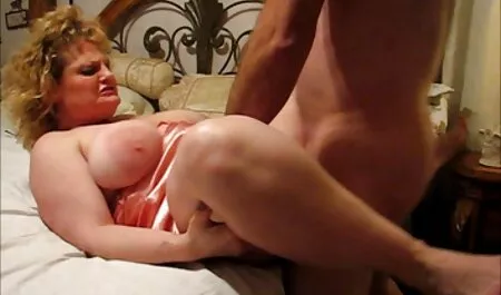 Seksi ljubavnica daje pušenje i jebe jebača u hentai porno de hotelu
