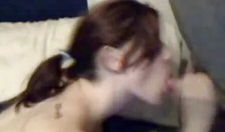 Mlada plavuša sa strašnim grudima usisava sjajni vibrator i 3d hentai film jebe se u ružičastoj pički