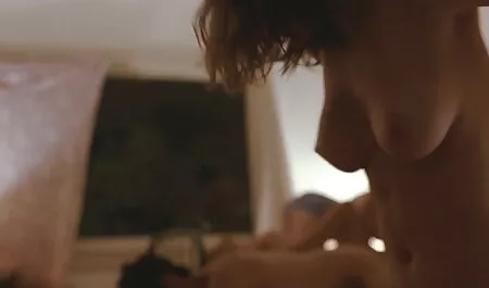 Mlada maserka vrši hentai porn film masažu prostate