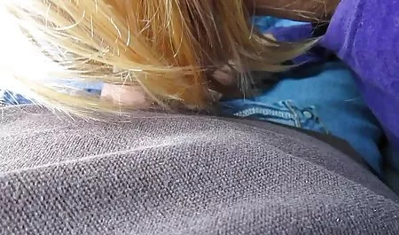 Mlada baba Anna porno hentai film Kolarova u prelijepom seksi donjem rublju masturbira